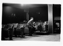 Andreas allein im Kino