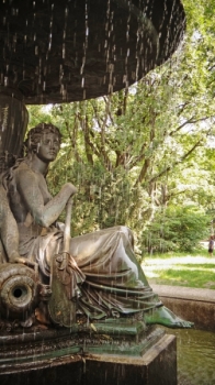 Wrangelbrunnen, die Elbe?