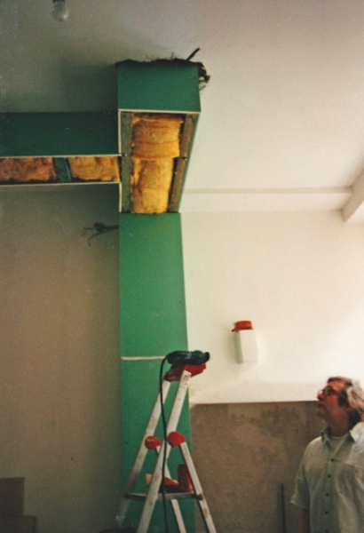 Die Verschalung der Rohre UND die Verlegung des Laminats wurden von Rainer Grams eigenhändig vollbracht! urbanfilm99_rainer_sr1